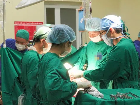 Vì mâu thuẫn nhỏ, nam thanh niên bị đâm xuyên từ lưng ra bụng