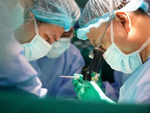 Những năm tháng 'điên cuồng' của bác sĩ nội trú