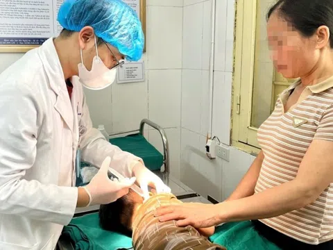 Sốt kéo dài, bé trai nhiễm vi khuẩn cực độc