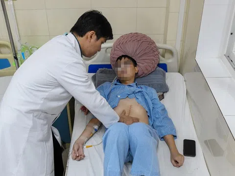 Cô gái mắc ung thư đại trực tràng ở tuổi 28