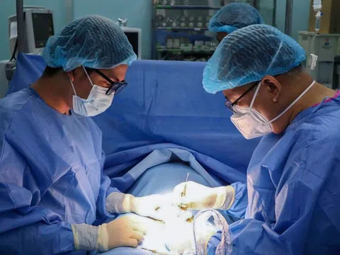 Tại sao giãn tĩnh mạch tinh thường ở bên trái?