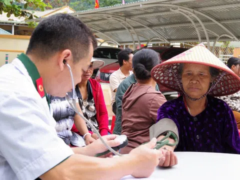 1.300 người dân vùng biên Quảng Trị xúc động được quân y khám, phát thuốc