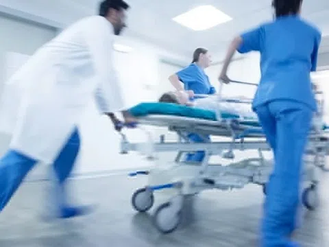 Người đàn ông ở TP.HCM bị vỡ bàng quang sau bữa nhậu