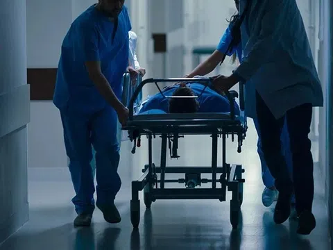 Ngã gục bất tỉnh sau khi uống 3 viên thuốc hàng xóm cho