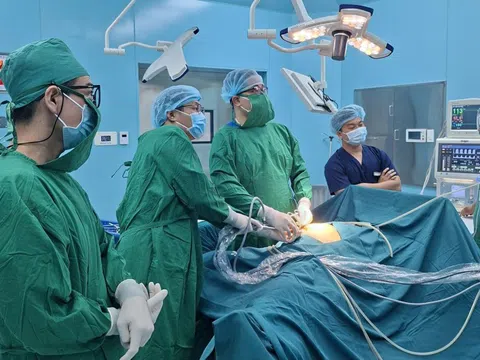 Căn bệnh khiến người đàn ông đi tiêu phân đen, dạ dày loét nặng