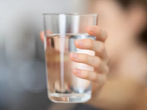 Uống bao nhiêu nước để thận luôn khỏe và ‘thải độc’ tốt?