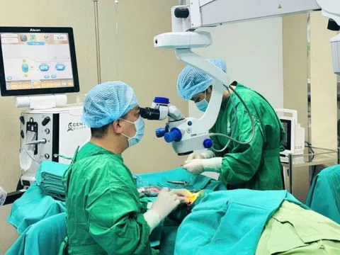 Bác sĩ Hoàng Trung Kiên và dấu ấn Việt trên bản đồ nhãn khoa quốc tế