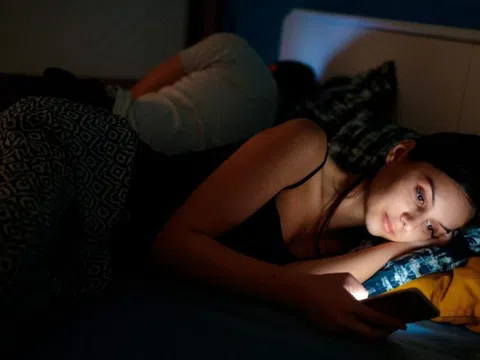 Thức khuya có gây suy thận?