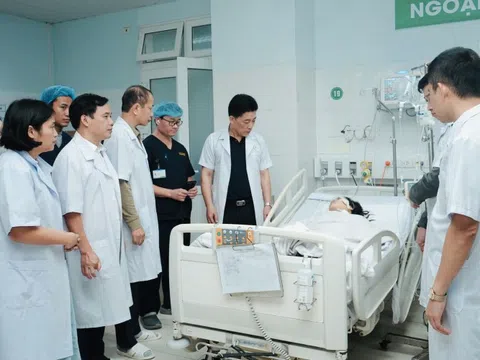 Chi tiết hành động của các nữ điều dưỡng giành bệnh nhi từ tay kẻ cầm dao truy sát