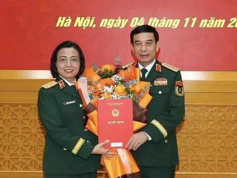 Nữ bác sĩ được thăng quân hàm Trung tướng