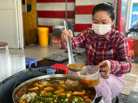 Ruồi, nhặng bâu vào đồ ăn, người bán có thể bị phạt tiền triệu