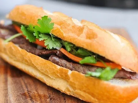 Hơn 40 người ở TP.HCM đi cấp cứu sau khi ăn bánh mì
