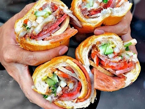 Điều gì có trong ổ bánh mì khiến hàng trăm người cấp cứu?