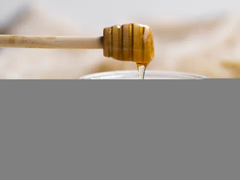 Cách dùng mật ong giúp giải độc gan hiệu quả