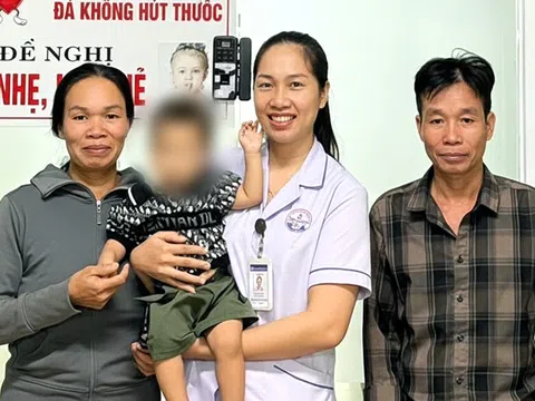 Nữ điều dưỡng trong làng kịp thời cứu bé 19 tháng tuổi ngừng tim khi rơi xuống kênh