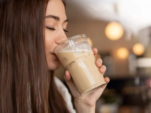 Điều gì xảy ra khi ngày nào cũng uống cà phê sữa?