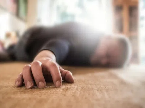 Vắt chanh vào miệng để sơ cứu đột quỵ, bác sĩ cảnh báo