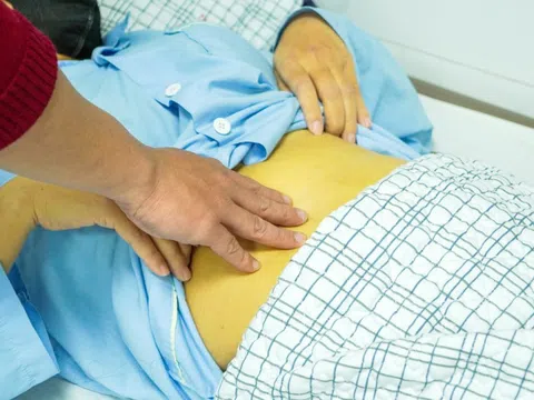 Da vàng như nghệ vì một thói quen thường gặp khi đau