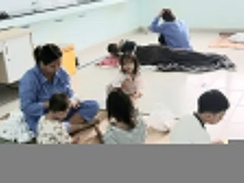 Sẵn sàng cấp cứu, hỗ trợ kịp thời y tế cho người dân vùng ngập lụt