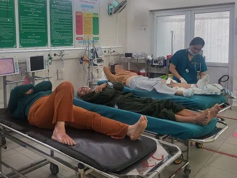 Y bác sĩ Đắk Lắk, Khánh Hòa căng mình chống lũ, cấp cứu người dân