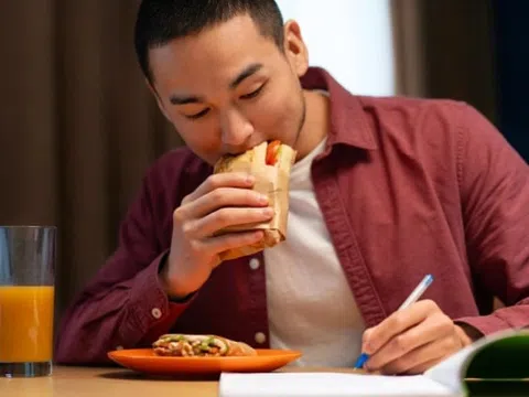 Thói quen buổi sáng làm tăng mỡ xấu trong máu