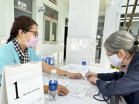 Già hóa dân số nhanh, TP.HCM khuyến khích mở cơ sở chăm sóc bán trú sáng đi - chiều về