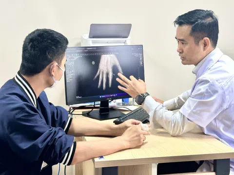 Vi phẫu thuật nối thành công ngón tay của thủy thủ tàu viễn dương bị đứt rời sau 25 giờ