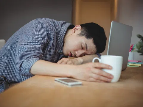 Ngủ trưa dậy thấy choáng váng, đau đầu: Bác sĩ chỉ ra lý do