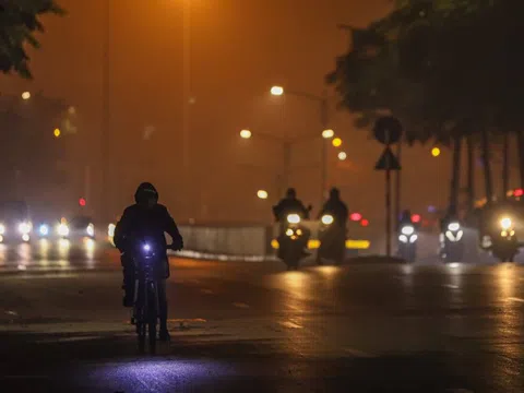 Sáng nay, ô nhiễm không khí ở Hà Nội chuyển sang cảnh báo tím, người dân cần hạn chế ra ngoài