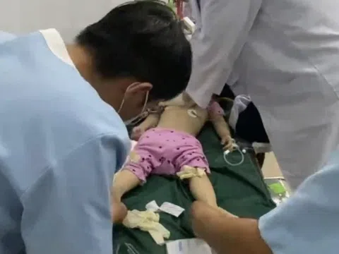 Từ vụ bé 3 tuổi tử vong vì sặc thức ăn ở nhà trẻ, bác sĩ nêu cách xử trí đúng ngay tại chỗ