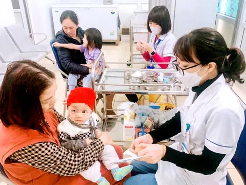 Lần đầu tiên có hai hình thức tiêm chủng ‘bắt buộc và tự nguyện’