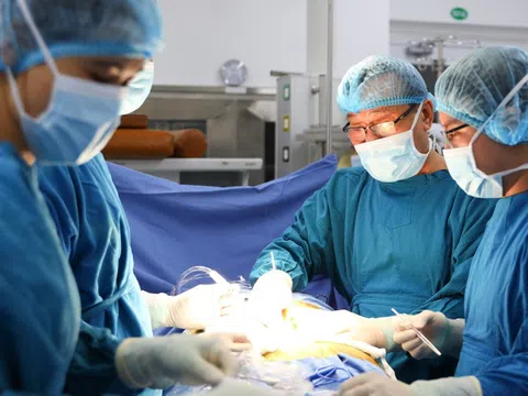 Nhiều người trẻ cũng phải thay khớp, đặc biệt là nam giới