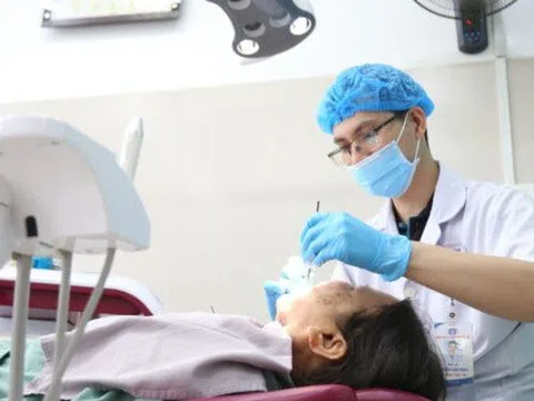 Bác sĩ cảnh báo sâu răng gia tăng ở người niềng răng