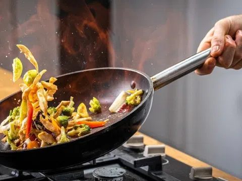 Vì sao dùng mỡ lợn chiên xào lại ngon hơn dầu ăn?