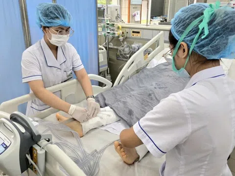 Nạn nhân bị thương nặng nhất trong vụ lật xe ở Lào Cai có chuyển biến tích cực