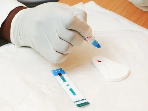 Đường lây truyền HIV mới phức tạp ở Trung Quốc