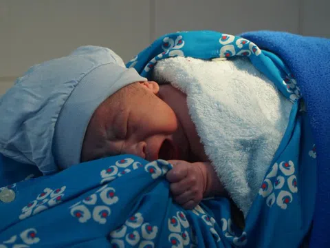 Khoảnh khắc công dân đầu tiên của năm 2026 chào đời