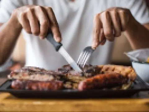 Điều gì xảy ra khi ăn quá nhiều thịt?