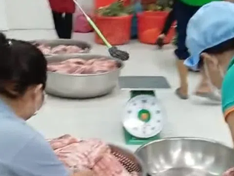 Làm rõ vụ thịt heo không tươi vào trường tiểu học ở TP.HCM