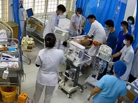 50 phút ép tim cứu sống nam sinh 22 tuổi ngã gục tại giảng đường