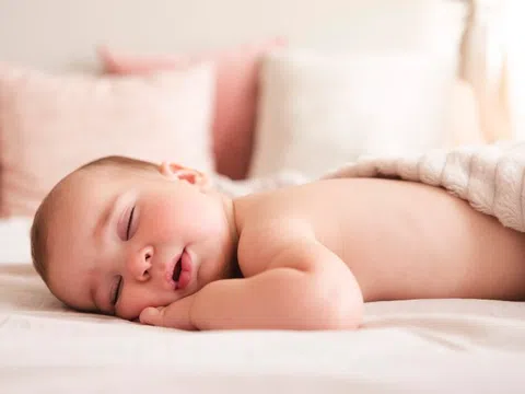 Trẻ sơ sinh ngủ ngáy, khò khè khi nào là bình thường, khi nào là bệnh?