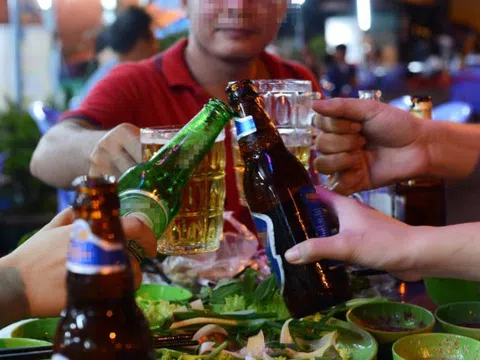 Viêm tụy cấp do uống 10-20 lon bia một lần, bác sĩ nhấn mạnh 'bệnh nguy hiểm'
