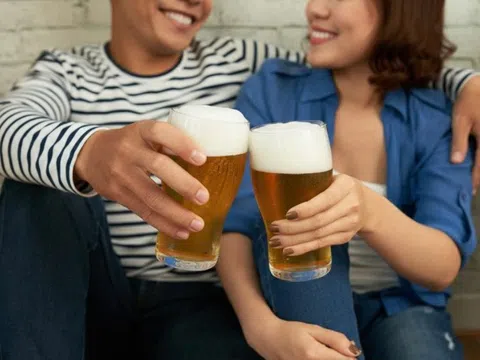 Gặp dấu hiệu này trên bàn nhậu, bác sĩ khuyên dừng uống ngay