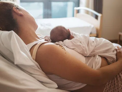 Mẹ nên ăn gì sau sinh mổ?