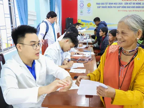 Trao hơn 1.000 phần quà Tết, khám sàng lọc cho đồng bào vùng cao Đà Nẵng