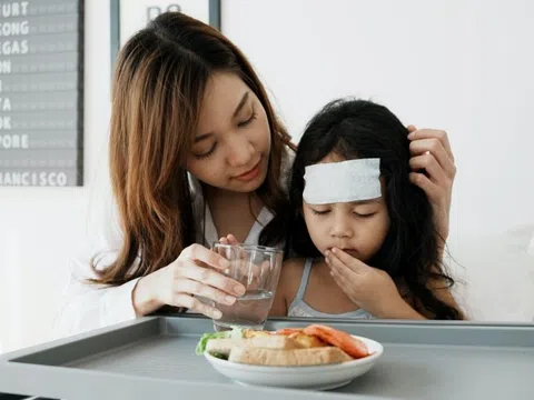 Trẻ mắc sốt xuất huyết ăn gì để nhanh hồi phục?