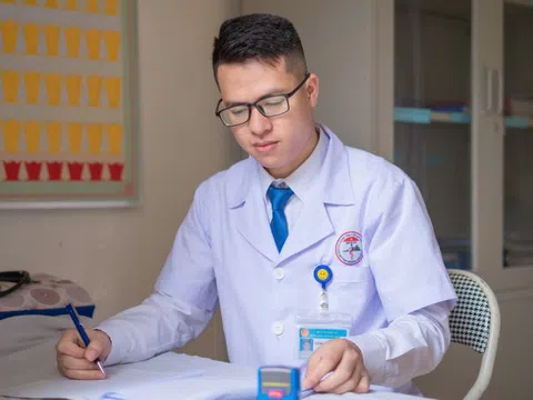 Bác sĩ trẻ vùng cao bị suy thận giai đoạn cuối được ‘hồi sinh’ từ người lạ