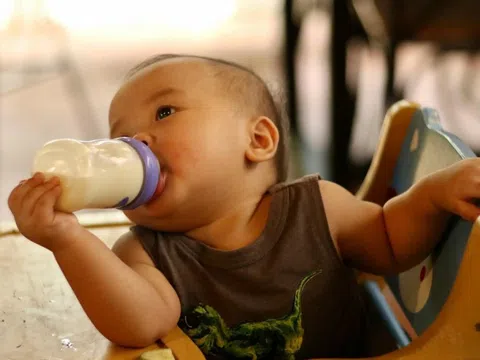 Bổ sung vitamin D cho trẻ: Những sai lầm cha mẹ thường mắc