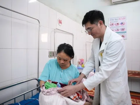 Cứu mẹ con sản phụ bị xuất huyết buồng ối hiếm gặp ngày cận Tết