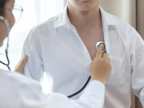 Ai dễ mắc viêm phổi và 5 cách bảo vệ lá phổi